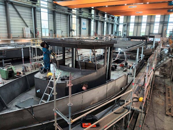 Rohbau der E-F&auml;hre "Elbnixe" in der Lux-Werft