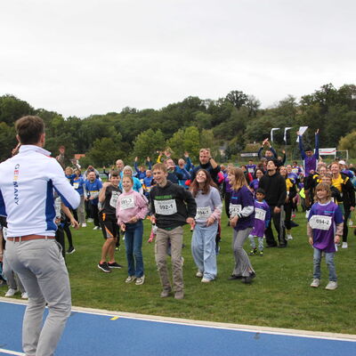 Die Erw&auml;rmung zum Firmenstaffellauf 2025