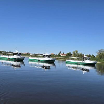 Ritter Karras, Riesaer Riesa und Elbnixe auf der Elbe im Landkreis Mei&szlig;en