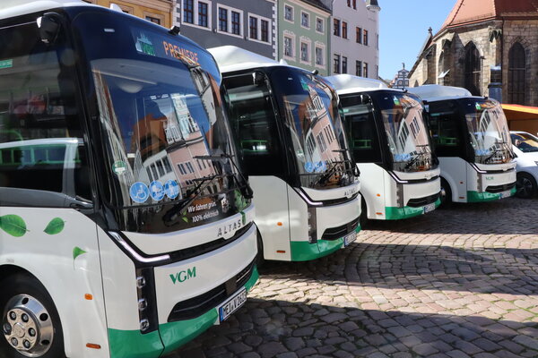 Die neuen E-Busse der Verkehrsgesellschaft Mei&szlig;en bei der Inbetriebnahme - einer der Busse kann zum Aktionstag in Augenschein genommen werden
