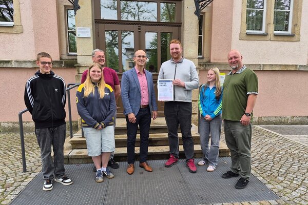 Auszeichnung der Leonhard Frank-Oberschule f&uuml;r das gro&szlig;e Engagement bei SCHAU REIN! 2026