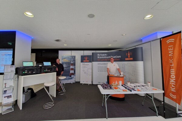 Der Messestand der Partner KriKom-LK-MEI und der KomRe AG auf der KRIFA
