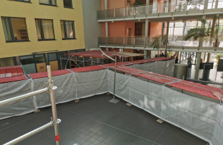 Das Atrium in der Brauhausstra&szlig;e mit den errichteten Ger&uuml;sttunneln