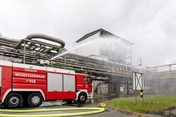 Das Universall&ouml;schfahrzeug (ULF) w&auml;hrend der Gro&szlig;&uuml;bung